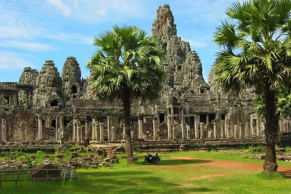 Kambodża | Kompleks świątynny Bayon wzniesiono w XII w.