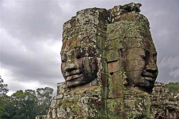 Kambodża | Świątynia Bayon i jej monumentalne kamienne twarze