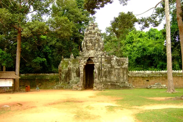 Kambodża | Brama prowadząca do wspaniałych wnętrz Bayonu
