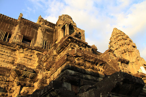 Kambodża | Zabytki Angkoru skąpane w porannym słońcu