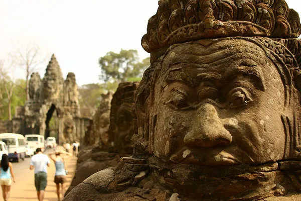 Kambodża | A kto należy do najliczniejszej grupy turystów zwiedzających zabytki Angkoru? Wietnamczycy!
