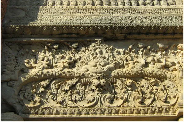 Kambodża | Wyszukana elementy zdobnicze świątyni Bakong