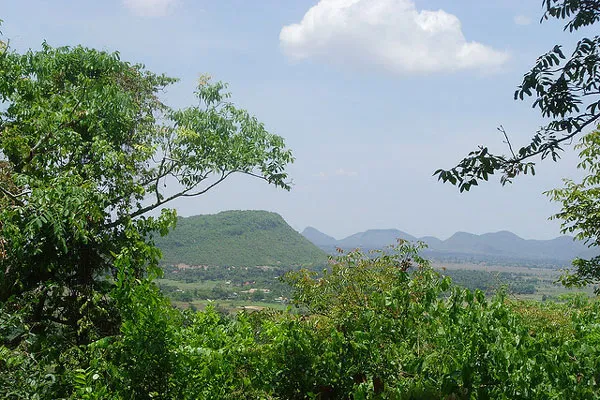 Jakie tajemnice kryją wzgórza wokół Battambang?