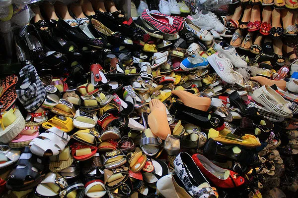 Kambodża | Cena obuwia uzależniona jest od skóry z jakiej zostało wykonane