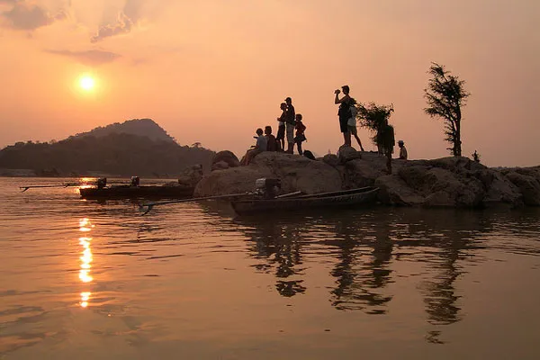 Delfiny rzeczne najlepiej obserwuje się w porze suchej