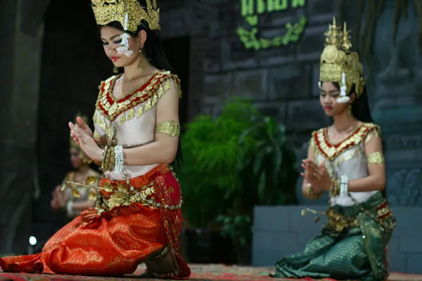 Kambodża | Każda taneczna poza ma ścisle określone znaczenie