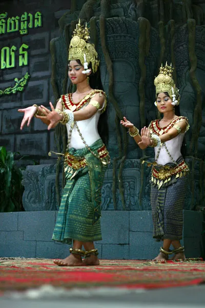 Kambodża | Wyszukane pozy i gesty wymagają dużych umiejętności i lat pracy