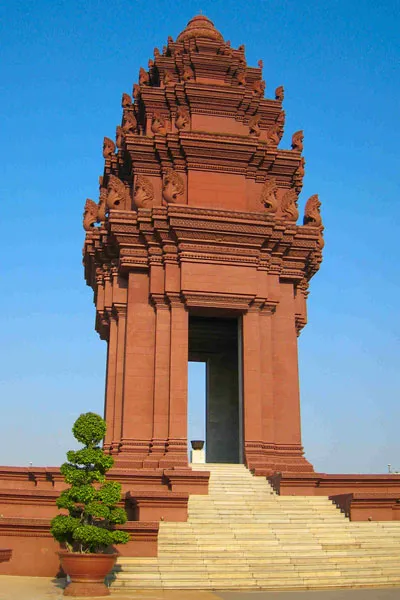 Kambodża | Monument ma kształt wieży w typowo khmerskim stylu architektonicznym