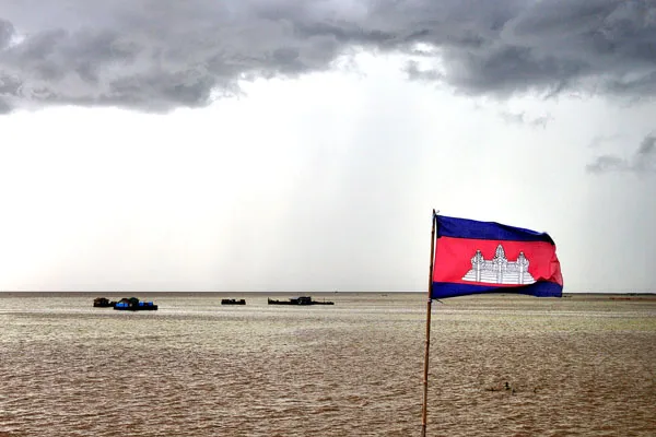 Kambodża | Powiewająca flaga Kambodży