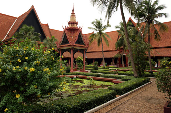 Kambodża | Już sam budynek muzeum zachwyci nasze oczy