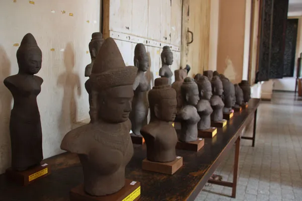 Kambodża | Bogata kolekcja sztuki khmerskiej w Muzeum Narodowym Phnom Penh