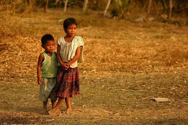 Kambodża | Najmniej pomocy dociera do małych miast i wsi