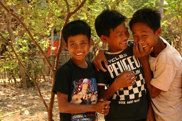 Kambodża | Czasami odwiedziny sierocińca wpisane są w program wycieczki turystycznej