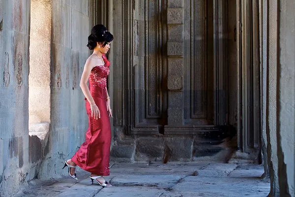 Kambodża | Druhna zagubiona wśród ruin Angkoru