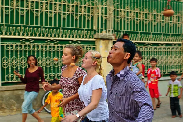 Kambodża | W czasie obchodów Nowego Roku w Kambodży popularne są różnego rodzaju gry zespołowe i zręcznościowe