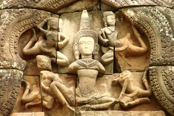 Kambodża | Jedne z nielicznych, ale jakże piękne, zdobienia Ta Keo