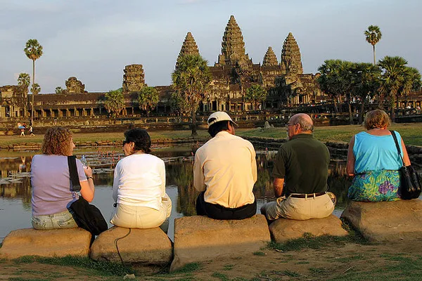 Kambodża | Turystyka Kambodży wykazuje ogólnie tendencję wzrostową, boryka się jednak z pewnymi problemami, jak np. susza czy niepokoje polityczne u sąsiadów
