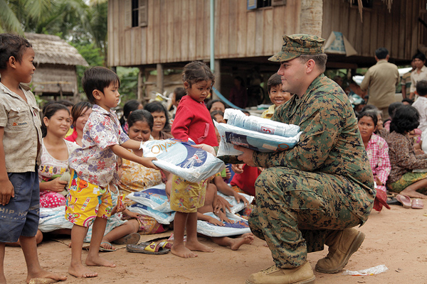Kambodża | Wiejskie dzieci z prowincji Kampot otrzymują moskitiery