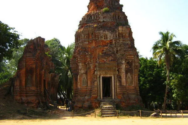 Kambodża | Odpoczynek przy świątyni Lolei