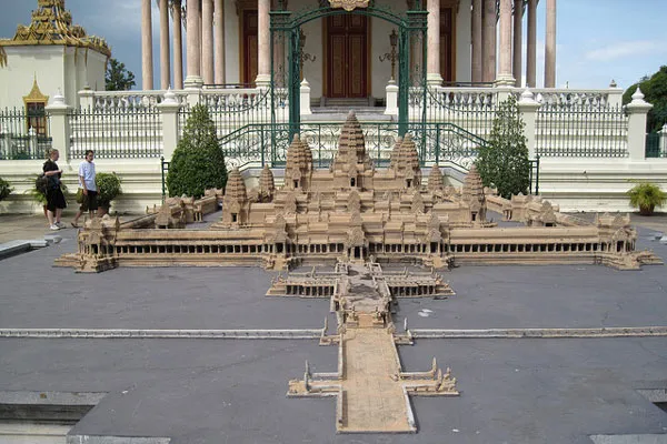 Kambodża | Miniatura Angkor Wat w Phnom Penh