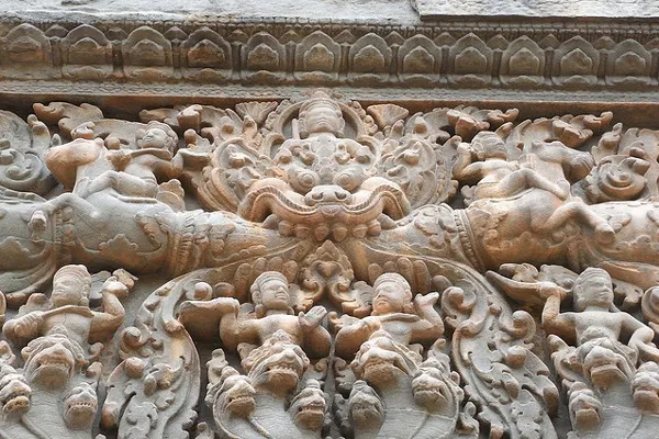 Kambodża | Świątynie grupy Roluos zachwycają bogactwem zdobień