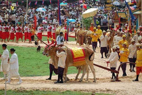 Ceremonia Królewskiej Orki w Kambodży