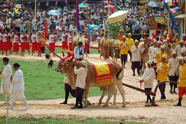 Ceremonia Królewskiej Orki w Kambodży
