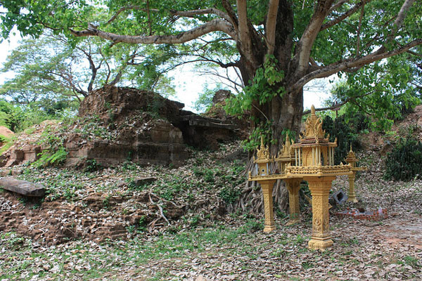 Kambodża | Ruiny świątyni Ak Yum