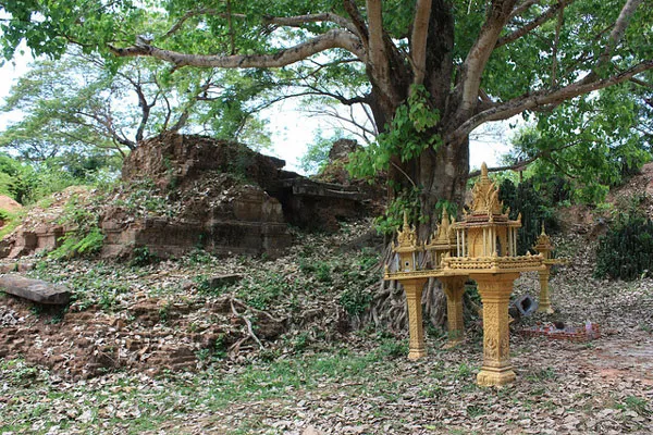 Kambodża | Ruiny świątyni Ak Yum