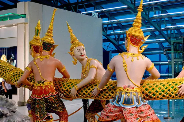 Tajlandia | Rzeźby na lotnisku Suvarnabhumi