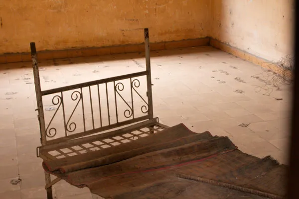 Kambodża | Surowe więzienne wnętrza