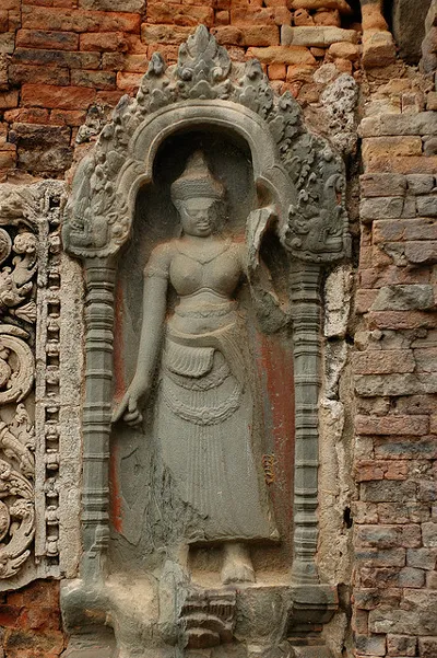 Kambodża | Żeńska postać "strażniczki" Preah Kô