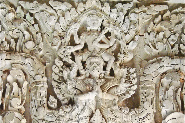 Kambodża | Płaskorzeźby świątyni Thommanon: Wisznu na Garudzie