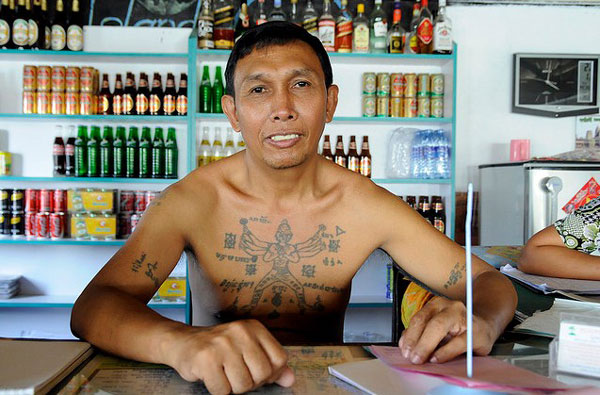 Tradycja khmerskich tatuaży i magicznych wzorów