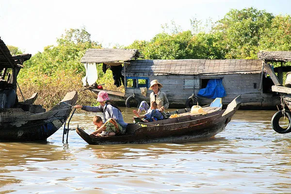 Kambodża | Wzmożony ruch turystyczny posiada swoje plusy i minusy. Turysta odpowiedzialny zna oba jego oblicza i stara się podróżować nie szkodząc